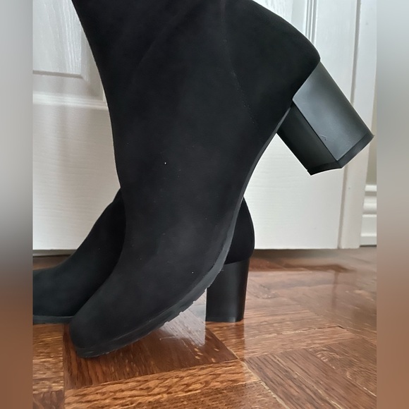 Suede boots they go over the knee. - Picture 4 of 12